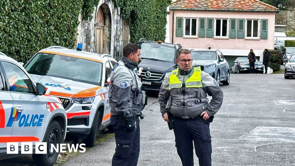 US and Iran to hold talks as pressure for nuclear deal builds